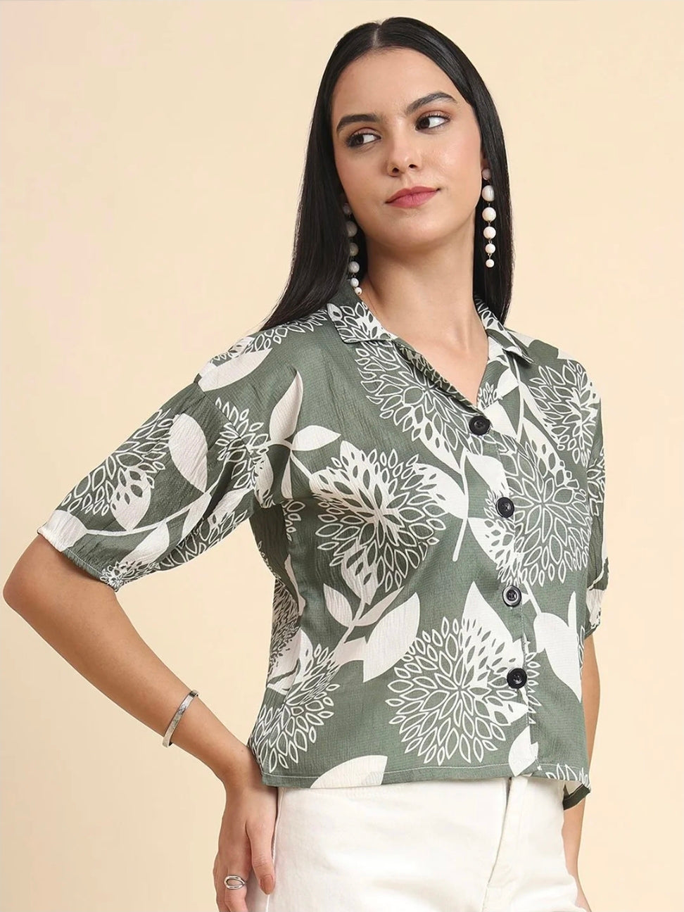 WOMEN'S OLIVE GREEN & WHITE FLORAL PRINT LIGHTEWIGHT BUTTON-DOWN SHIRT