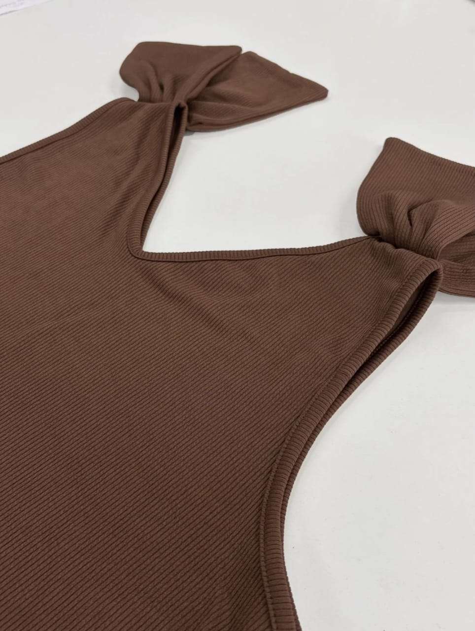 WOMEN'S BROWN RIBBED KNIT SLEEVELESS TOP WITH SHOULDER BOW DETAIL