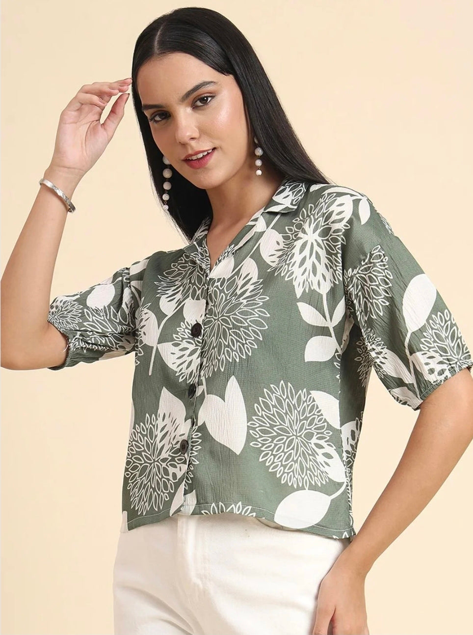 WOMEN'S OLIVE GREEN & WHITE FLORAL PRINT LIGHTEWIGHT BUTTON-DOWN SHIRT