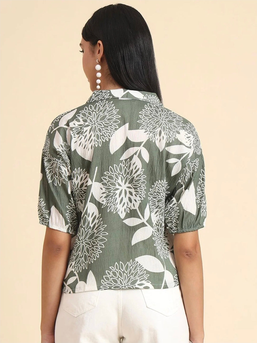 WOMEN'S OLIVE GREEN & WHITE FLORAL PRINT LIGHTEWIGHT BUTTON-DOWN SHIRT